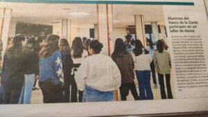 Alumnos del IES Vasco de la zarza participan en un taller de danza